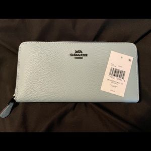NWT Coach Accordion Zip Wallet
